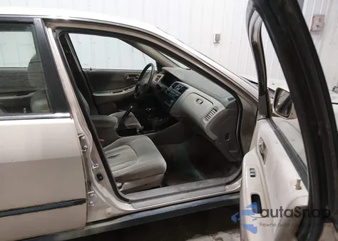 2000 Honda Accord 2.3 Lx from USA, damaged, VIN 1HGCG5545YA049090